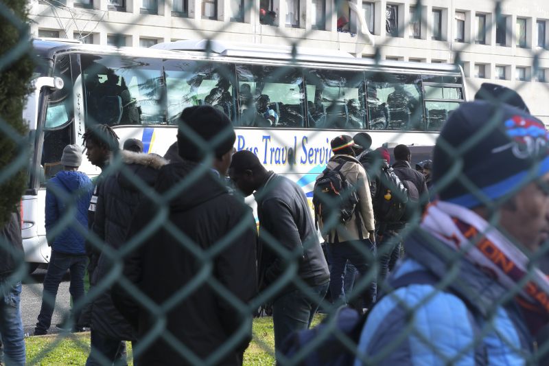 Immigrazione, causa Covid ingressi cittadini non comunitari in calo