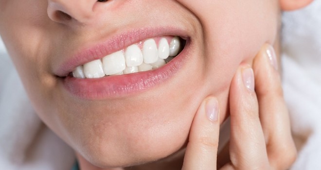 “Quando lo stress ti rode i denti”, al via una campagna sul bruxismo