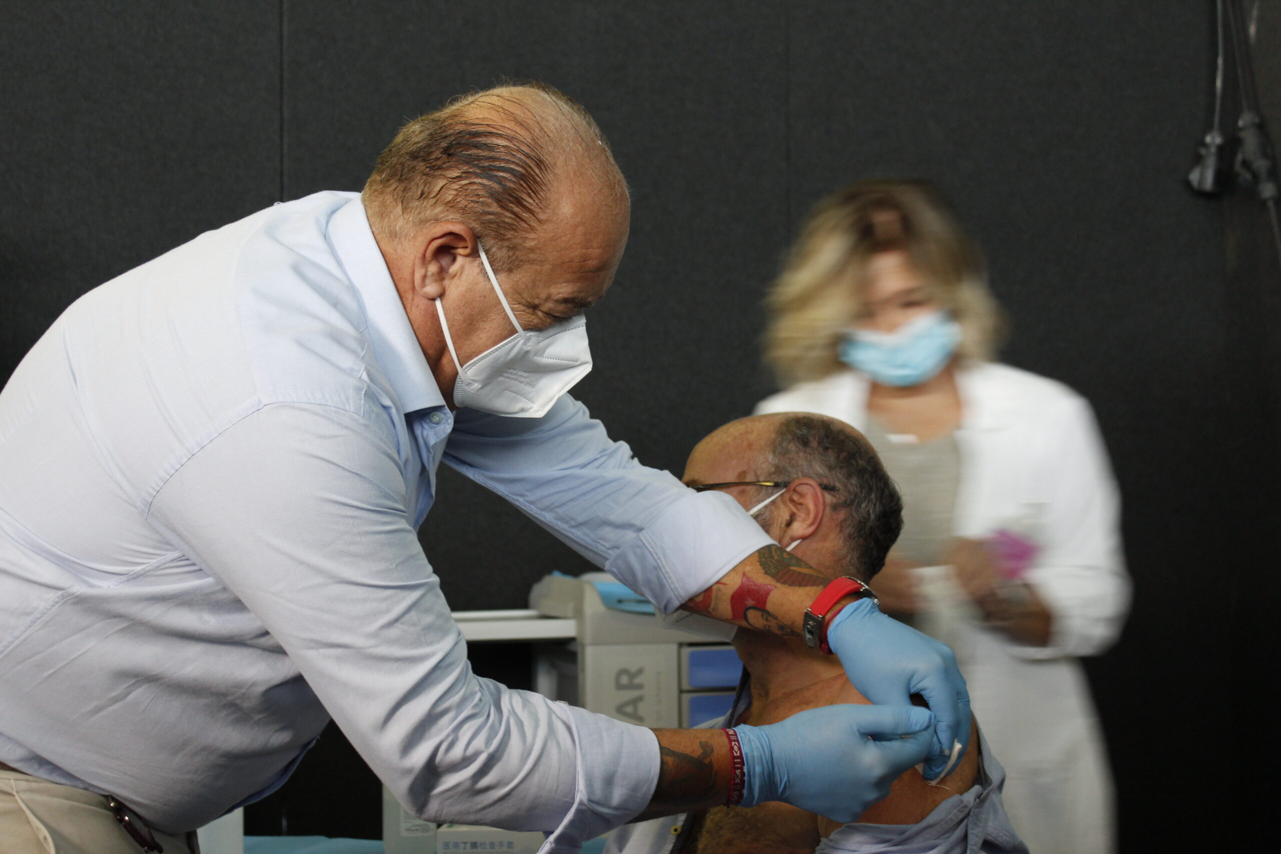 Terze dosi ai sanitari in prima linea a Palermo: vaccinati i primi 25