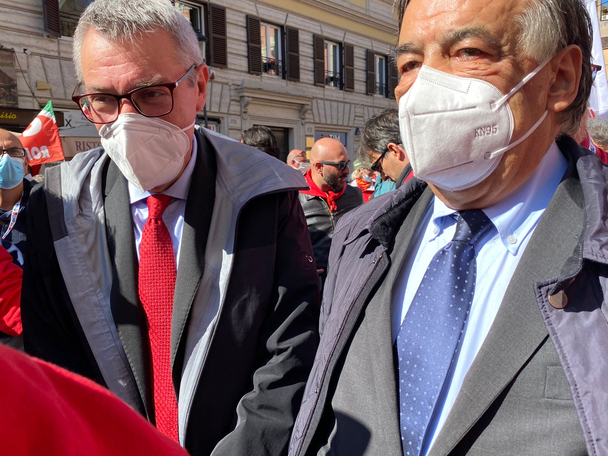 Orlando al corteo anti fascista a Roma: “Mai più fascismi”