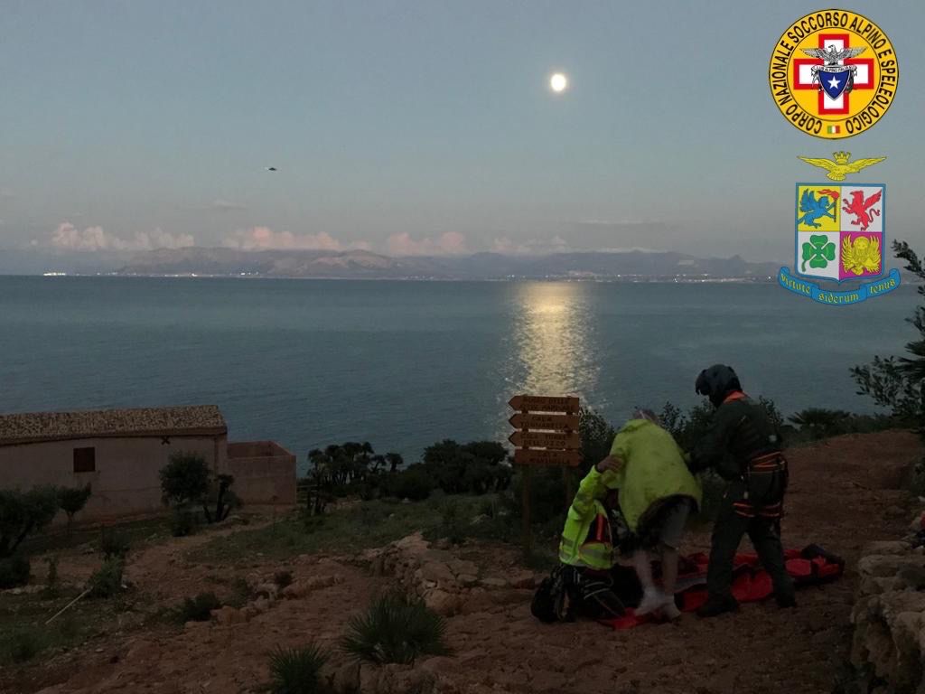 Migrante disabile abbandonato sugli scogli salvato dal Soccorso Alpino