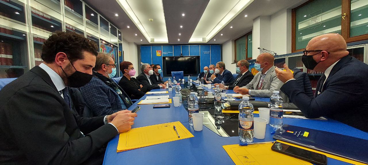 Musumeci ai sindacati: “Un fondo di progettazione per Comuni ed ex Province”