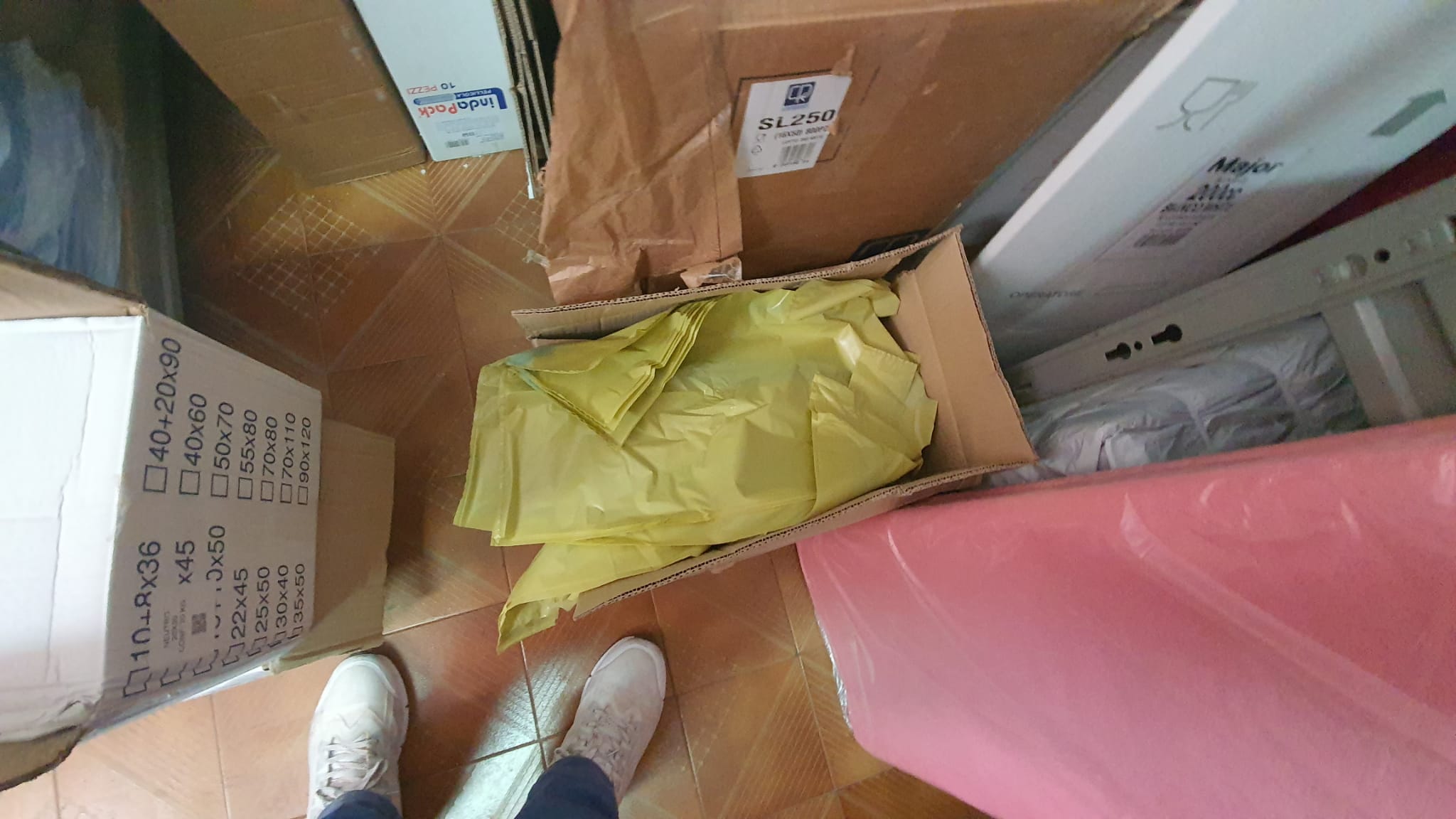 Sequestrato a Palermo un carico di sacchetti di plastica vietati dalla legge