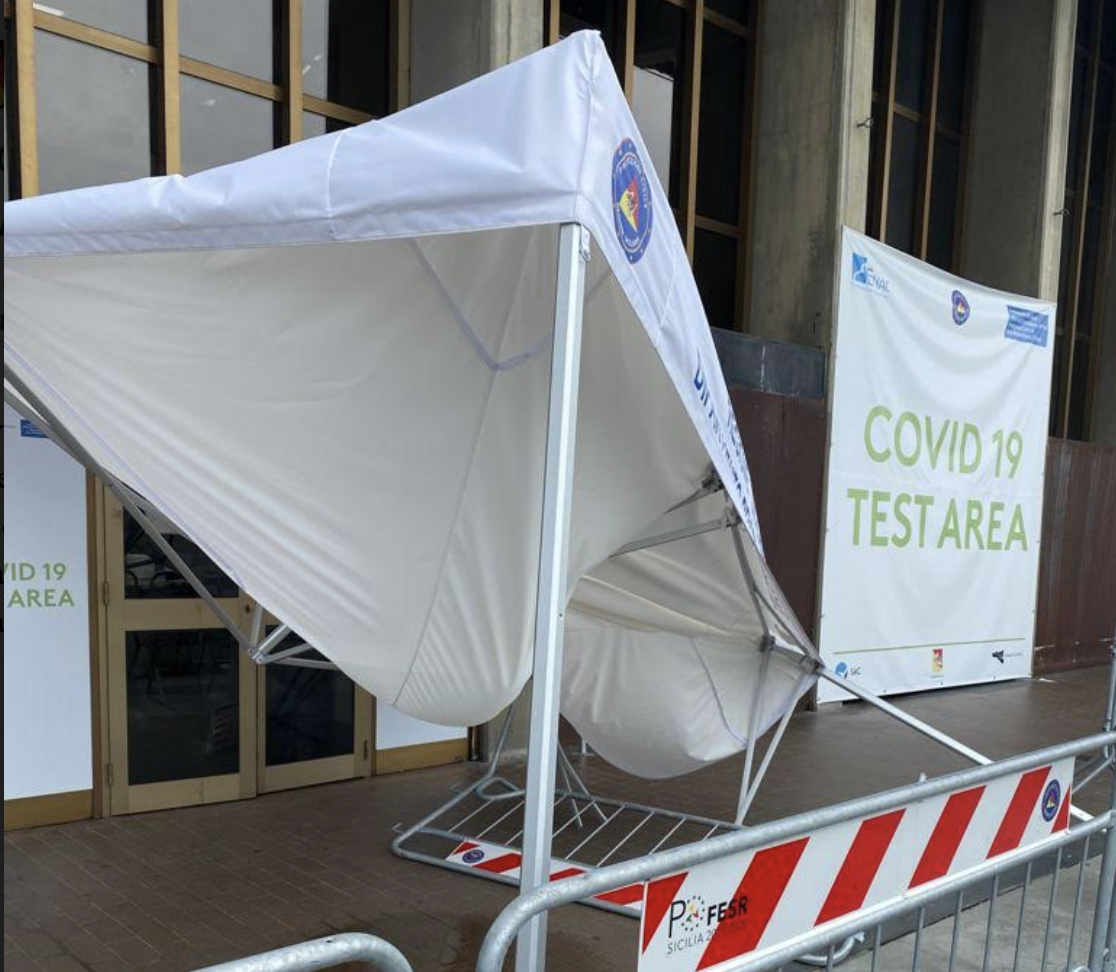 Tornado a Catania, sospesi i tamponi all’aeroporto: strutture divelte