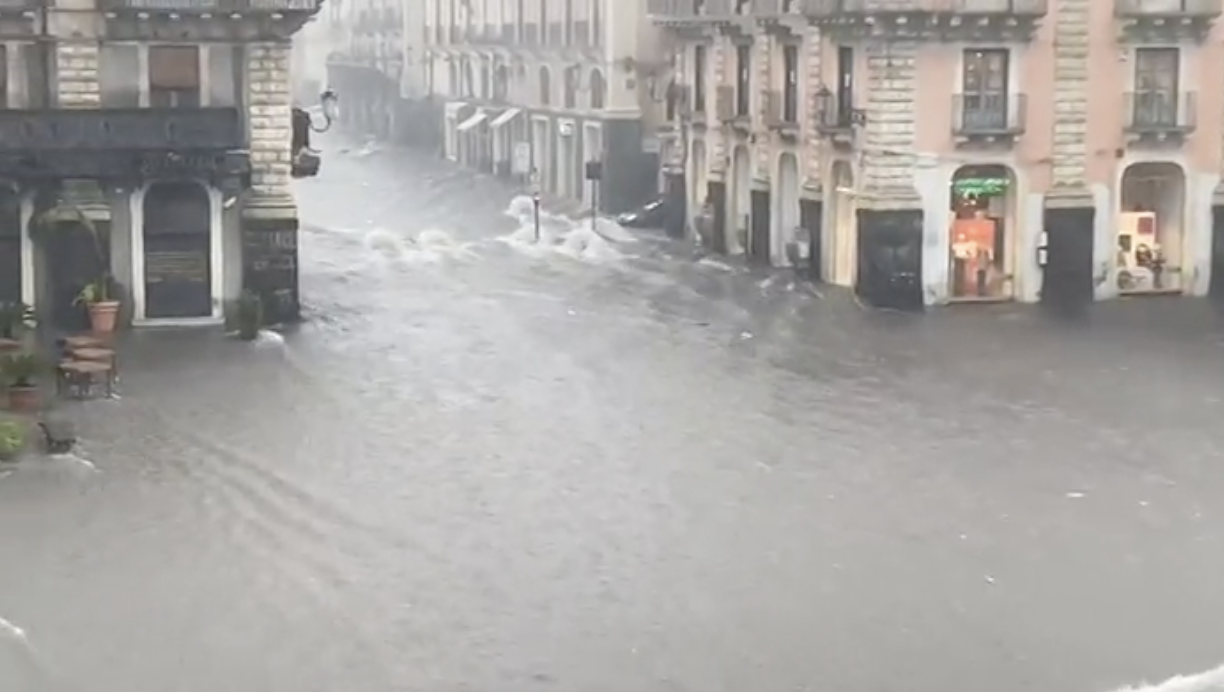 Catania sommersa dall’acqua, danni incalcolabili e vittime