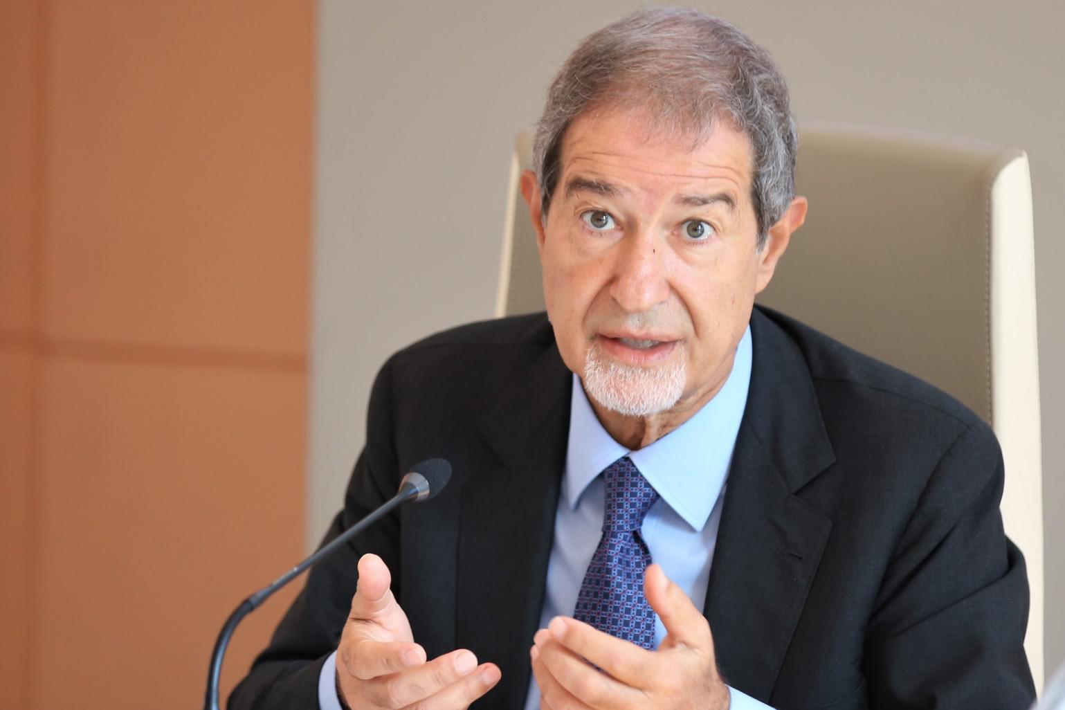 Scuole, Musumeci: “Diamo tempo alle scuole e ai sindaci per organizzarsi”