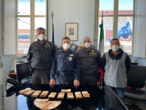 Militari del Comando Provinciale della Guardia di Finanza e funzionari dell’Agenzia delle Dogane e...