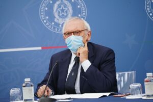 ROMA (ITALPRESS) - "Per la scuola dell'infanzia siamo passati a 5 casi entro 5 giorni, solo dopo il...