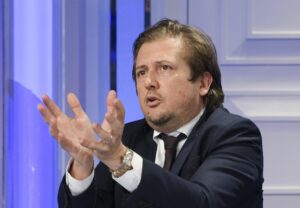 ROMA (ITALPRESS) - "Credo che questa combinazione fra la variante Omicron e il fatto che agisca su...