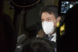 ROMA (ITALPRESS) - "Il MoVimento 5 Stelle c'è, è presente, abbiamo parlato di un patto con i...