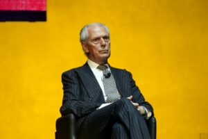 MILANO (ITALPRESS) - "Intesa Sanpaolo si distingue nel panorama bancario internazionale per la...