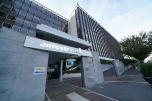 ROMA (ITALPRESS) - Autostrade per l'Italia ha nominato Carlo Parmeggiani nuovo direttore delle...