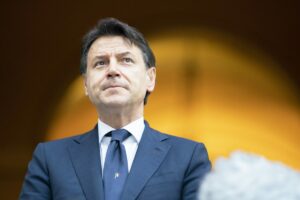 NAPOLI (ITALPRESS) - Arriva dal tribunale di Napoli una doccia fredda per Giuseppe Conte e per il...