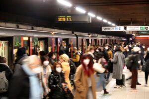 ROMA (ITALPRESS) - Via l'obbligo dell'uso delle mascherine all'aperto a partire dall'11 febbraio. Lo...