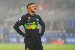 MILANO (ITALPRESS) - La rete lampo di Dzeko e un gol da cineteca di Sanchez illuminano la notte di...