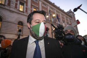 ROMA (ITALPRESS) - "Con la Meloni ci sentiremo, non ho tempo né voglia di litigare con nessuno, io...