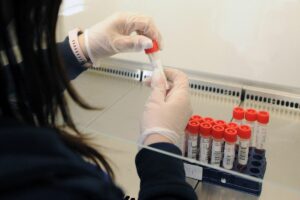 ROMA (ITALPRESS) - In Italia il 31 gennaio scorso la variante Omicron era predominante, con una...