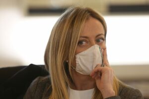 ROMA (ITALPRESS) - «Mentre tutto il mondo allenta le restrizioni, da domani in Italia centinaia di...