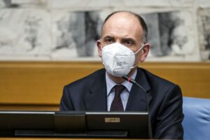 ROMA (ITALPRESS) - "Caro bollette? Questa è la settimana giusta in cui è necessario dare un...