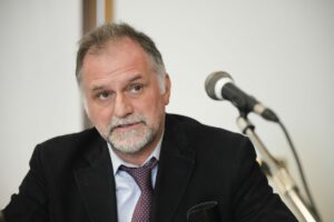 ROMA (ITALPRESS) - "Sotto una certa soglia di occupazione dei letti ospedalieri, andrebbero tolte...