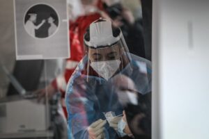 ROMA (ITALPRESS) - Cresce, come è consueto ogni martedì, il numero dei nuovi positivi rispetto alle...