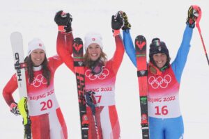 PECHINO (CINA) (ITALPRESS) - Lo sci alpino regala all'Italia la 16esima medaglia ai Giochi Invernali...