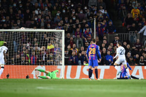 BARCELLONA (SPAGNA) (ITALPRESS) - Il Napoli gioca da applausi un tempo e spaventa il Barcellona ma...