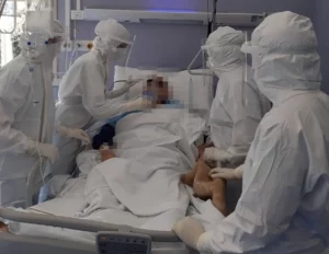 ROMA (ITALPRESS) - Per le persone non vaccinate la mortalità è 19 volte maggiore rispetto a coloro...