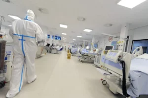 ROMA (ITALPRESS) - Sono 42.081 i nuovi casi di coronavirus in Italia (il 19 febbraio 50.534) a...