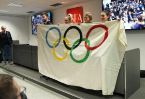 MILANO (ITALPRESS) – E ora bisogna rimboccarsi le maniche. Attorno alle 12.20, a bordo del volo Air...