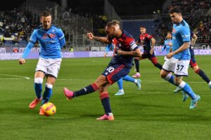 CAGLIARI (ITALPRESS) – Dopo Juventus, Milan e Inter, anche il Napoli frena nella corsa scudetto. A...