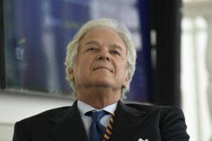 MILANO (ITALPRESS) - "Il piano presentato oggi da Intesa Sanpaolo, è esempio e stimolo per il...