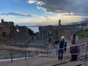 Sono cominciati in questi giorni, nel Teatro antico di Taormina, i lavori di restauro della...