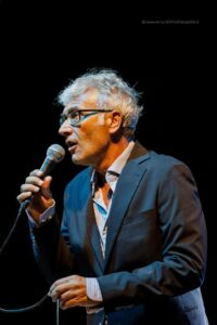 Una serata che riscalderà gli animi e farà volare sulle note dei classici della musica pop e jazz...