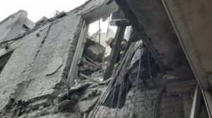 Un attacco violentissimo è stato lanciato nella notte su Kharkiv, dove sono atterrati i...