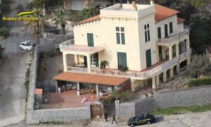 La sezione misure di prevenzione ha emesso un decreto di confisca del patrimonio, di Giuseppe...