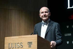 ROMA (ITALPRESS) – Scalando oltre 200 posizioni negli ultimi 5 anni, la Luiss fa il suo ingresso tra...