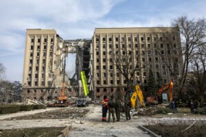 KIEV (UCRAINA) (ITALPRESS) – Nel quarantasettesimo giorno di guerra, l’Ucraina teme una nuova e più...