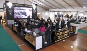 VERONA (ITALPRESS) – Gin scozzesi e Parmigiano Reggiano. E’ un viaggio intrigante, curioso e...