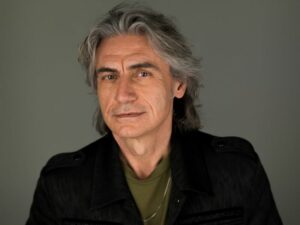 MILANO (ITALPRESS) – Esce il 3 maggio l’autobiografia di Luciano Ligabue: Una storia (Mondadori). Il...