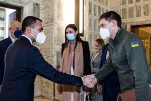 ROMA (ITALPRESS) – “Stamattina alla Farnesina ho accolto il sindaco di Melitopol Ivan Fedorov...