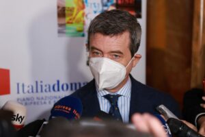 ROMA (ITALPRESS) – “Oggi è nell’interesse generale aumentare i salari. Senza aumento dei salari dei...