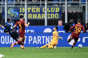 MILANO (ITALPRESS) – L’Inter domina la Roma come all’andata e ritorna momentaneamente in testa al...