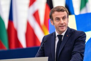 PARIGI (ITALPRESS) – Il presidente uscente Emmanuel Macron al 57,2%, Marine Le Pen al 42,8%. Questi...