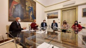 "Eliminare la "tassa sul turismo" in tutti gli aeroporti italiani, così da accelerare la ripresa...