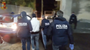 Alle prime ore della giornata odierna, su delega di questa Procura Distrettuale della Repubblica...