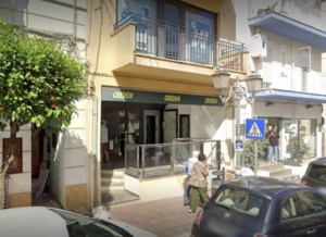 Tre rapinatori, fingendosi clienti, si sono introdotti nella filiale del CREDEM di Corso Vittorio...