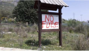 Gravi atti vandalici che hanno colpito la cartellonistica del Parco con scritte di protesta contro...