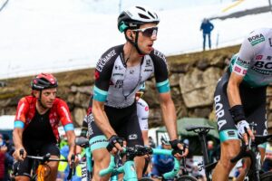 BUDAPEST (UNGHERIA) (ITALPRESS) – Simon Philip Yates vince la seconda tappa del Giro d’Italia 2022...