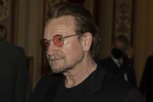 KIEV (UCRAINA) (ITALPRESS) – La rock star irlandese Bono ha elogiato la lotta dell’Ucraina per la...